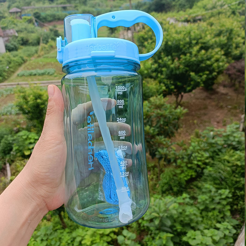 Botella de agua de plástico de - Nutrition And Fitness For Life reseña y precio